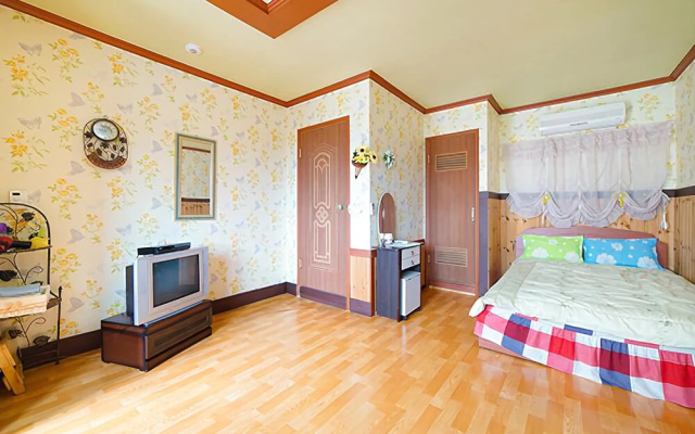 Pocheon Lakeside White House Pension