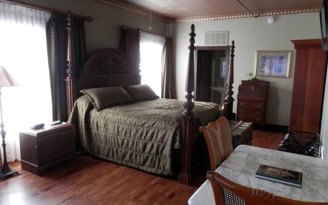 GasLight Inn
