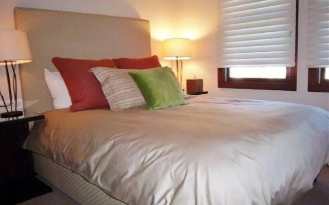 Ski in, Ski out, 2 Bedroom Luxury Residence with hot tub access and expansive views