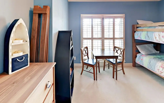 Lakeside - 4 Br Home