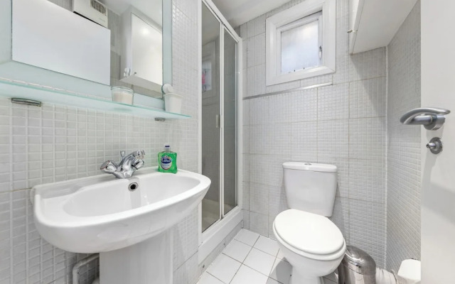 Serviced Studio Flat in Paddington London W2