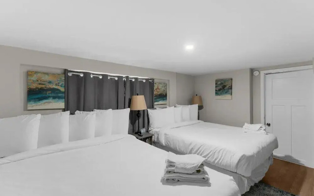 Broadmoor Bungalow - Unit B