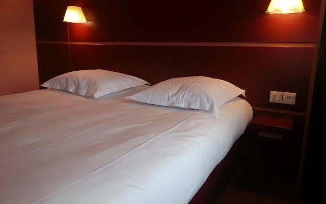 FastHotel Montmarault - Auberge du Grand Champ