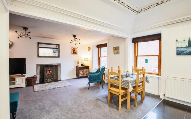 Unique 2 Bedroom Flat Kirrie Scotland