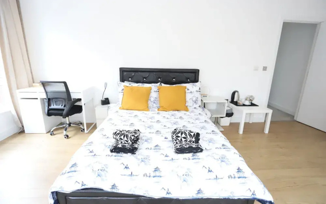 Stunning 5 Bedroom Retreat London