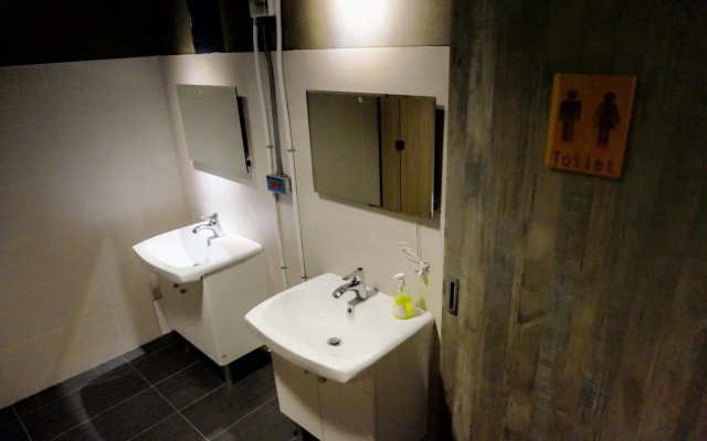 Le Da Backpacker Hostel