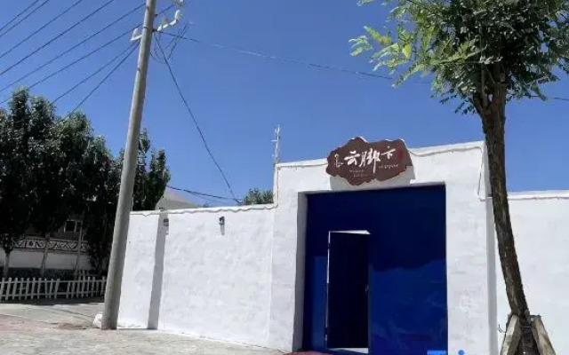 Yunjiaoxia Homestay (Batie Night Market)