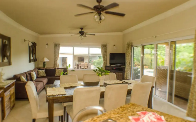 Well Furnished w Private Pool, BBQ & Palapa Bar