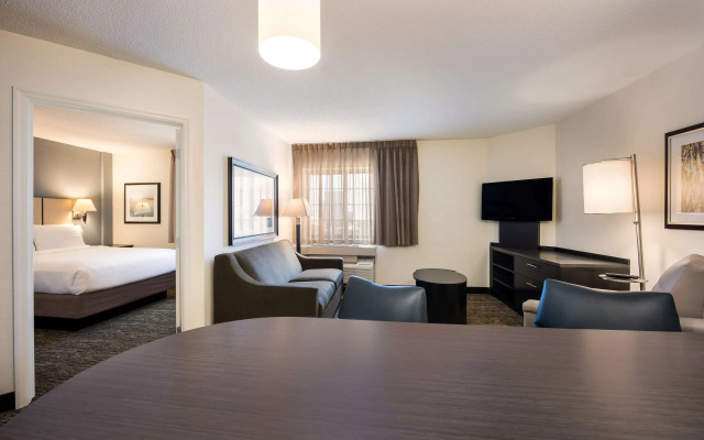 Sonesta Simply Suites Cleveland North Olmsted Airport