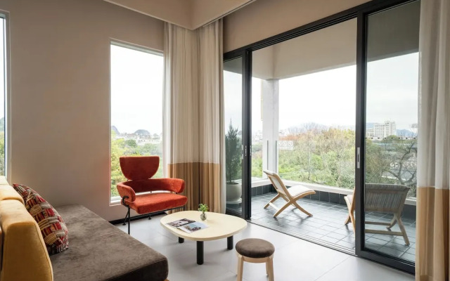 Banyan Retreat  R10 Hotel