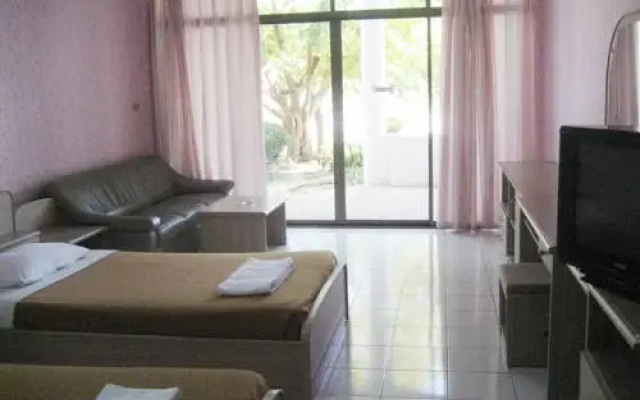 Cha-Am Royal Beach Hotel