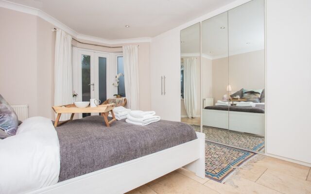 Апартаменты 1 Bedroom Apartment in City Centre Брайтон комната для гостей