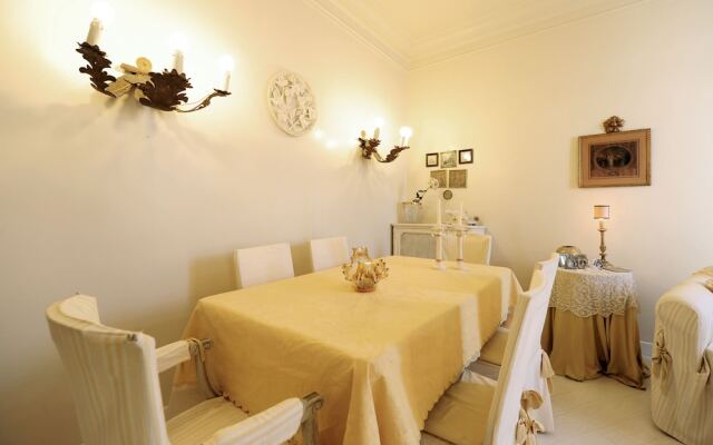 Отель Imperial Negresco - 5 Stars Holiday House