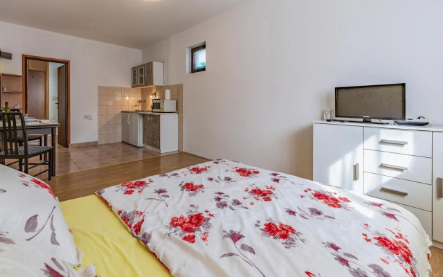 Beautiful Apartment in Pula With Wifi