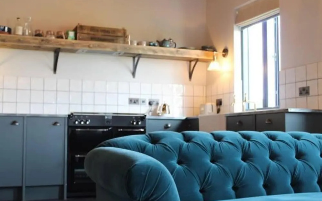 Rustic 1-bed Holiday Home in Suffolk Countryside