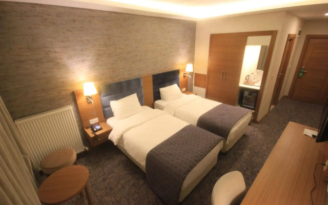 Garden Zara Hotel