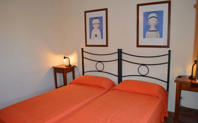 Vacation in Tuscany with swimming pool and tennis court