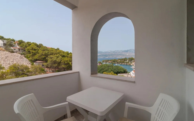 Awesome Apartment in Supetar-splitska With 2 Bedrooms and Wifi