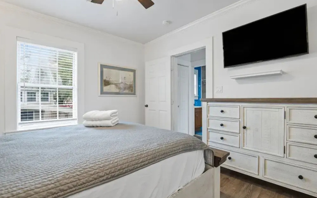 Bungalow On Ave O 1 Bedroom Home