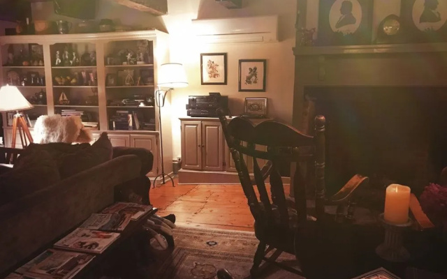 The Ira Allen House