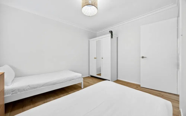 Bright 2-bed Unit Near Scarborough Beach