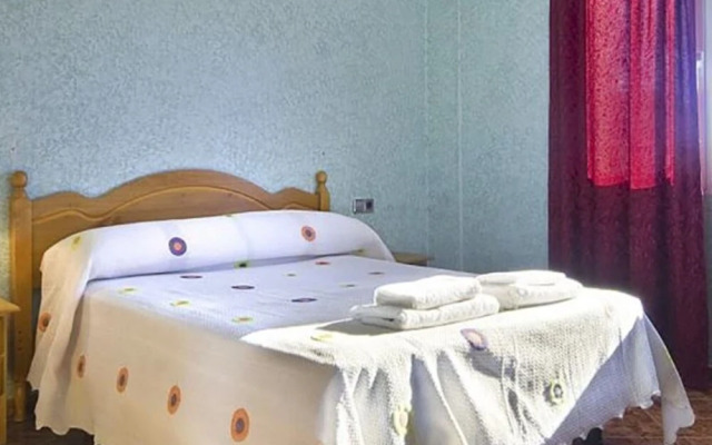 Villa - 8 Bedrooms with Pool and WiFi - 106437