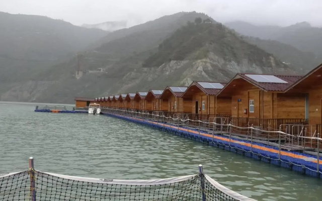 Le ROI Floating Huts & Eco Rooms