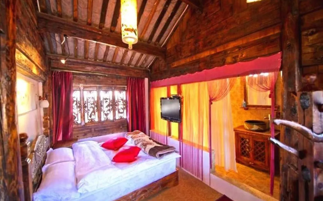 Lijiang Flavor Inn Shuhe Flagship Five Taste Life Courtyard