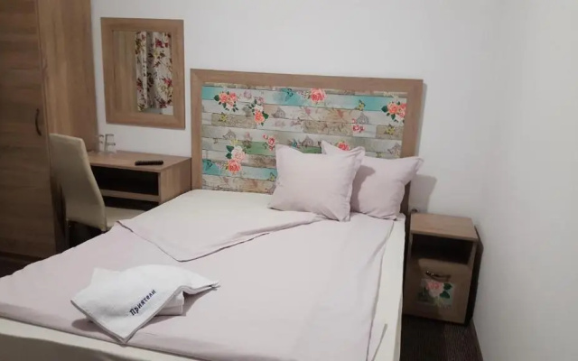 Hotel Priyateli