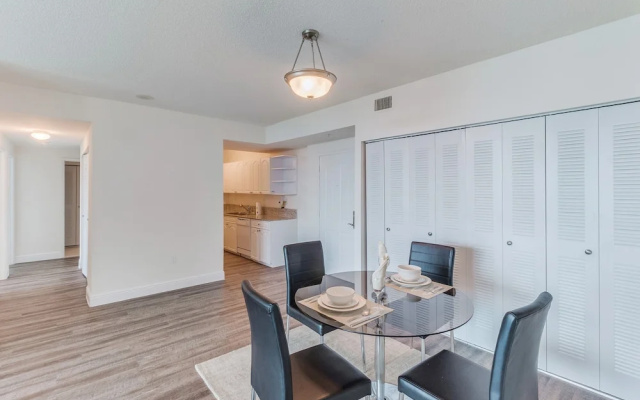 Churchill Suites Intracoastal Yacht Club