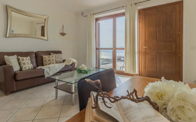 Golden View Apartment
