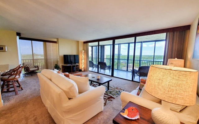 Vinncent's Sea Isles Condo