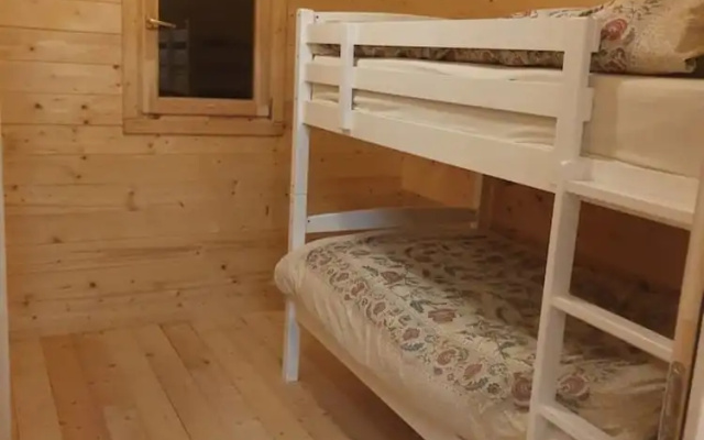 Log Cabin on the Lake - Sleeps 4 & Jacuzzi