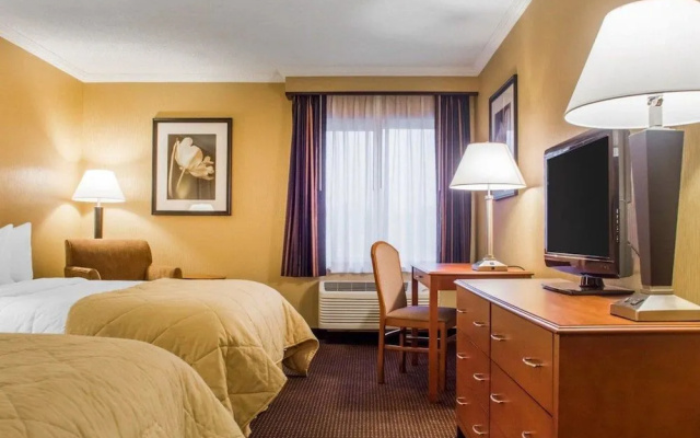 Quality Inn & Suites Riverfront Oswego