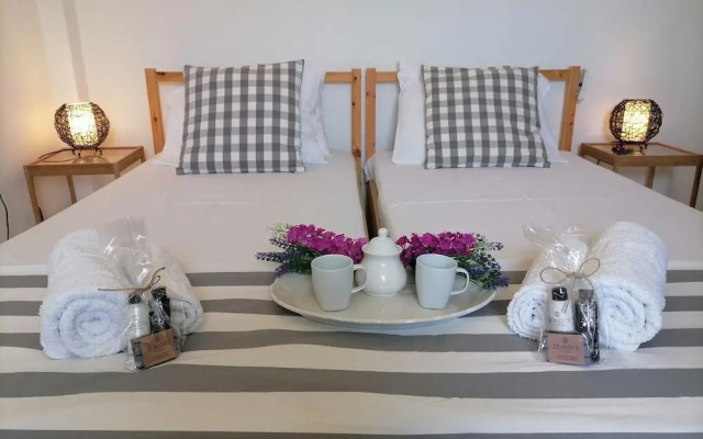 Alekos Beach Houses-Romance