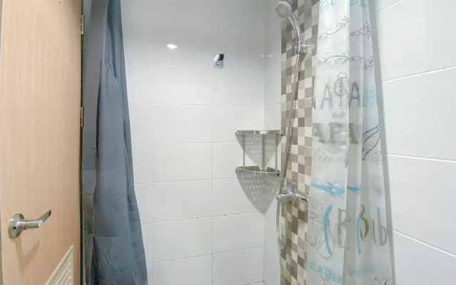 Minimalist And Homey Studio Apartment At The Alton