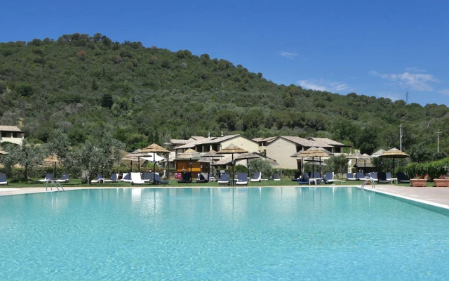 Residence with pool 4 km from Suvereto