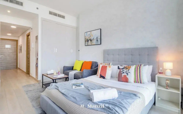 Manzil - Sleek Studio with Pool in JVC