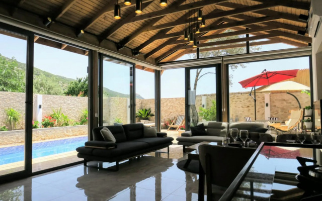 Marvelous Villa with Jacuzzi and Pool in Kalkan