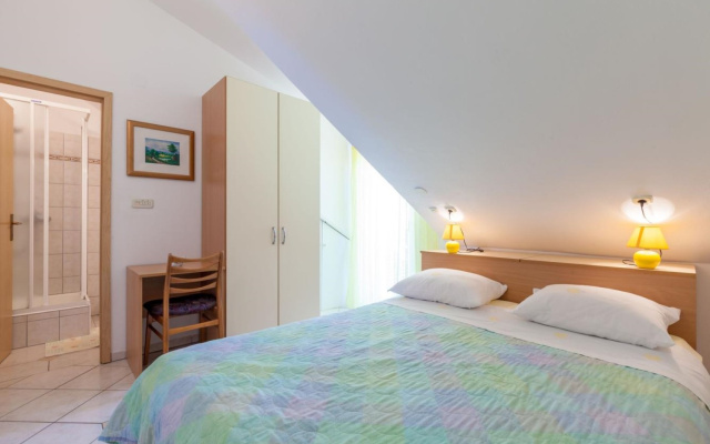 Apartment Vini- beautiful garden and terrase A4 Podstrana, Riviera Split