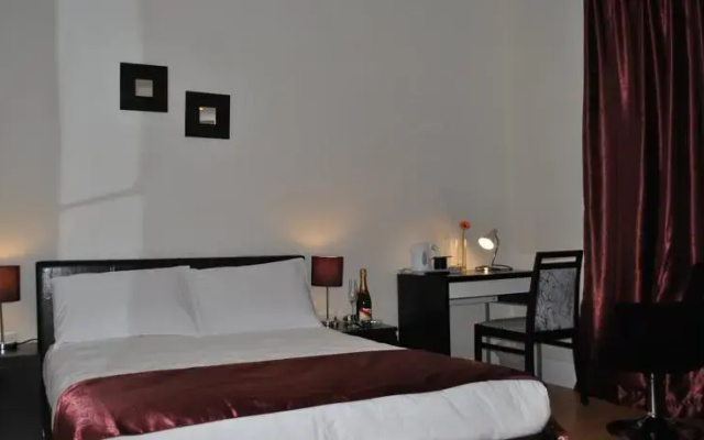 AB11 Town House Hotel