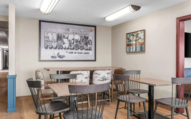 Super 8 by Wyndham Perham