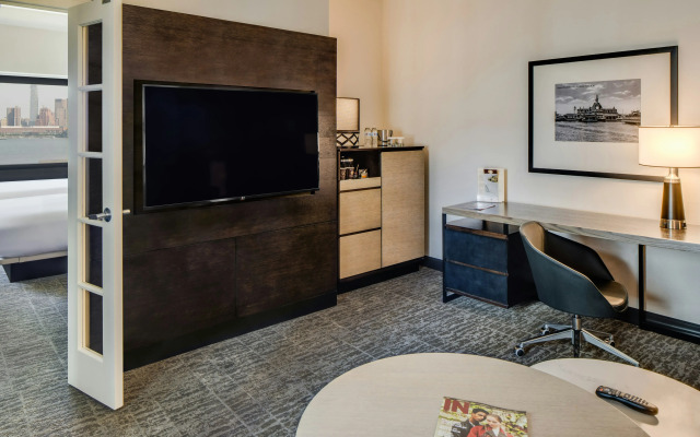 DoubleTree by Hilton Hotel & Suites Jersey City