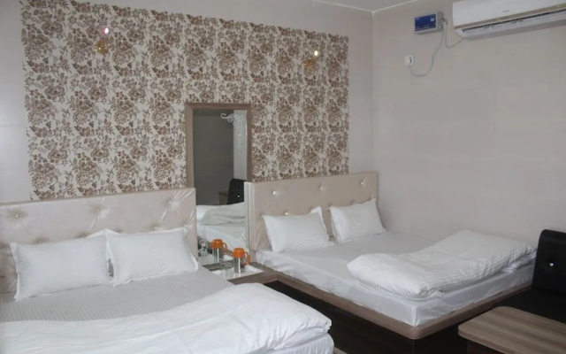 Hotel Bajaj Lake Palace