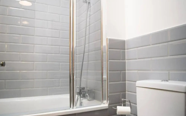 Spacious And Charming 2 Bedroom Flat Near Shepherd's Bush