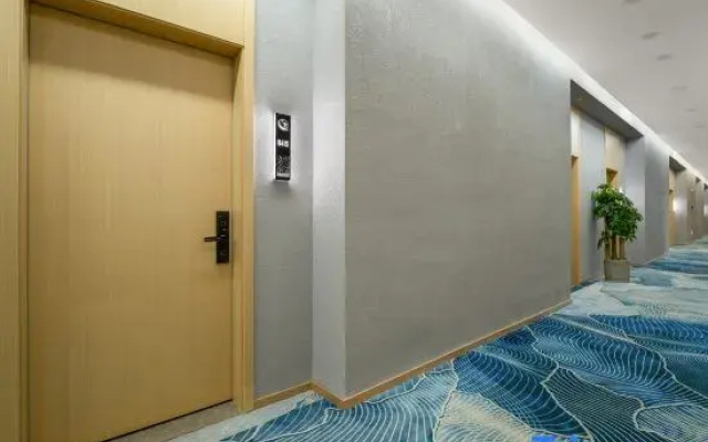 Xingyuan River View Hotel