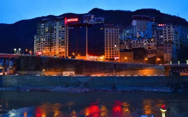 Yajiang Kangba Hanzi Hotel