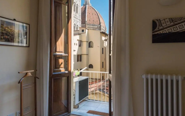 CHARMING 2BED APARTMENT overlooking DUOMO-hosted by Sweetstay
