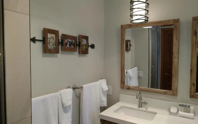 Ponderosa Ridge A B & B