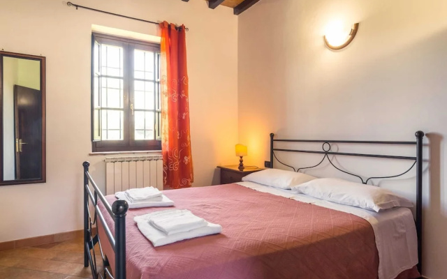 Farmhouse in Perugia with Hot Tub, Swimming Pool, Garden, BBQ